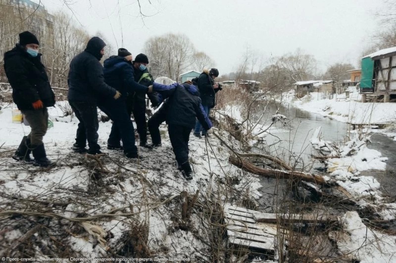 В Заречном расчищают русло Вори