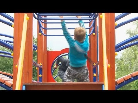 Детвора кипит на новой детской площадке в Хотькове
