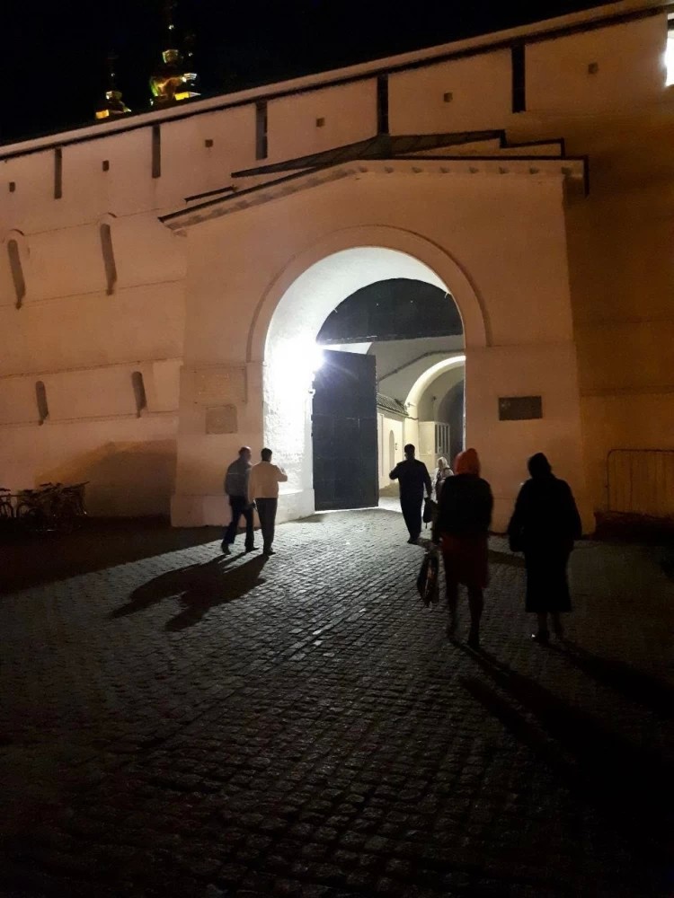 Пасхальное богослужение прошло в Троице-Сергиевой лавре