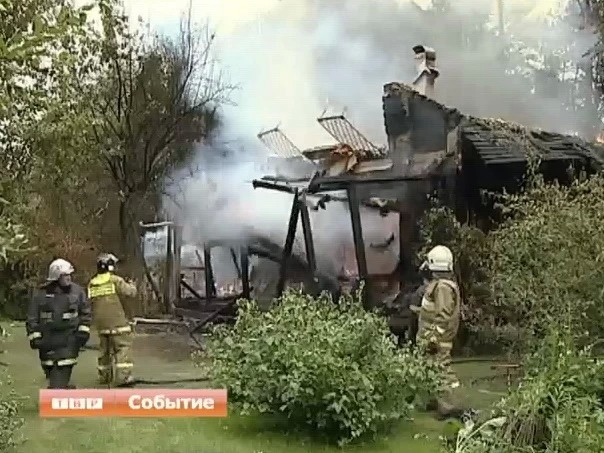 Два частных дома и автомобиль сгорели сегодня утром в сергиевопосадском СНТ "Коммунальщик
