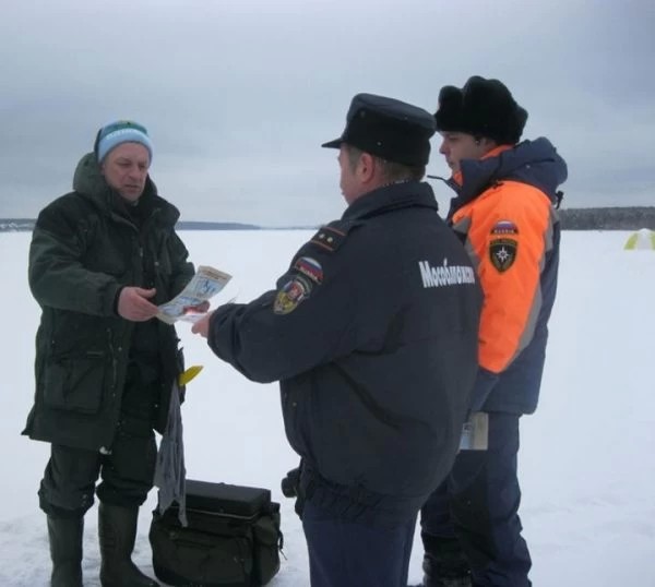 Осторожно, на водоёмах тает лёд!