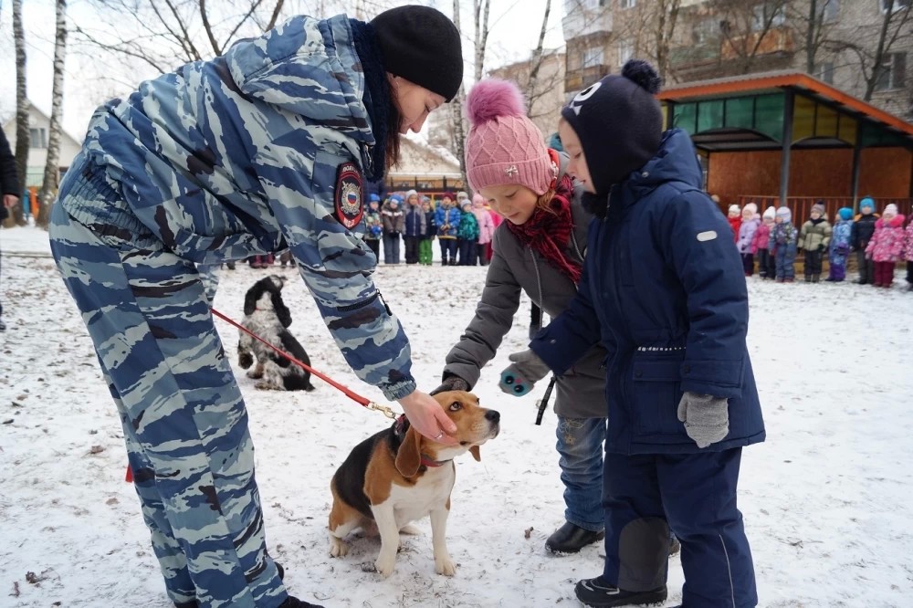 Кинологи в детском саду
