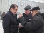 Зарплату начали выдавать, цеха начали работать