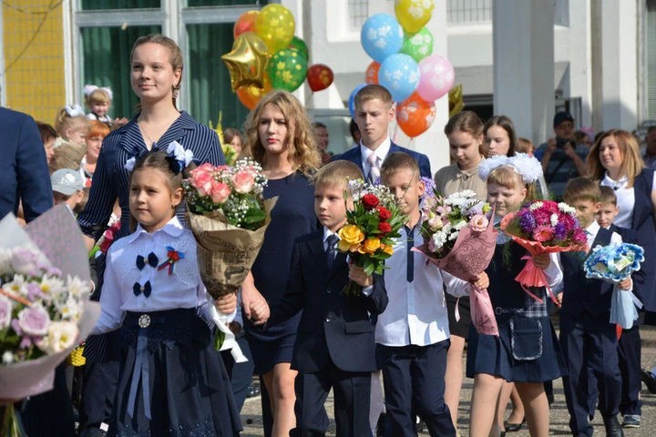 В школах Сергиева Посада и района прошли торжественные линейки