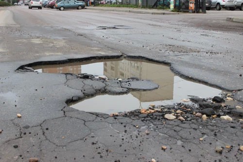 Осторожно, яма недели на улице Глинки!