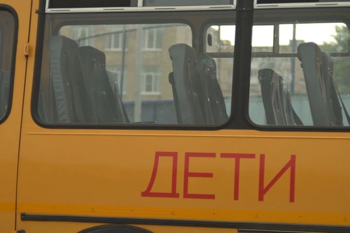 В школу на безопасном автобусе. Минтранс проверил школьный транспорт