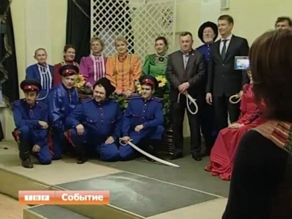 У казачьего хора ДК им. Ю.Гагарина появились настоящие сценические костюмы