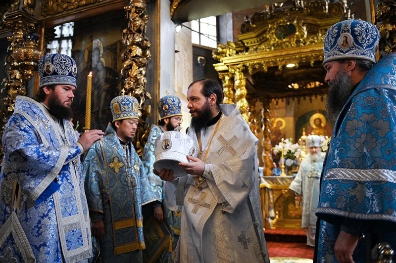 В праздник Донской иконы Божией Матери Наместник Лавры сослужил Святейшему Патриарху