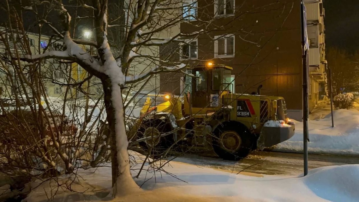 Воду перекрыли, колодец откачали. Причину нашли — вышла из строя запорная арматура.