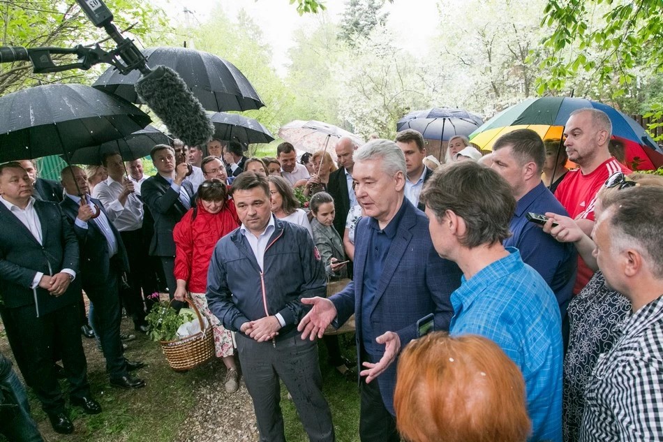 Два губернатора у дачи