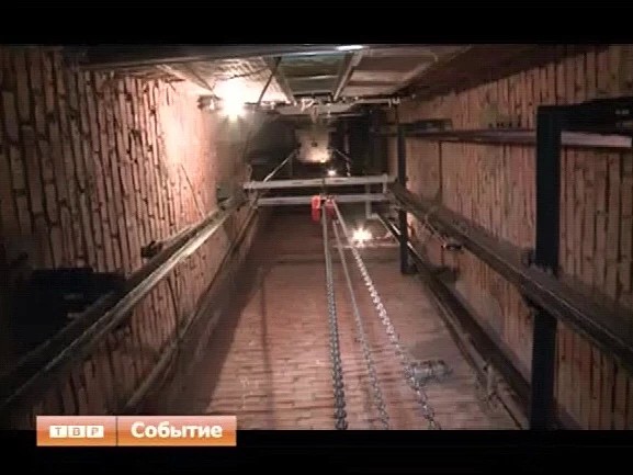 Быстрее, шире, мощнее. В микрорайоне Ферма заменяют старые лифты