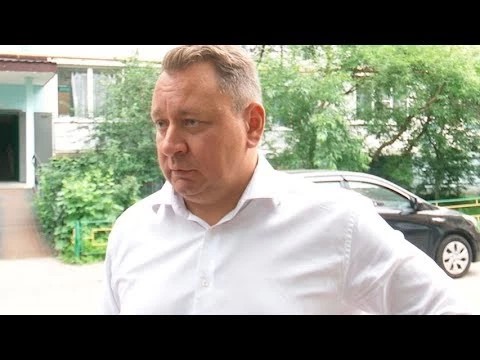 Михаил Токарев проверил, как выполняются губернаторские программы в подъездах и дворах