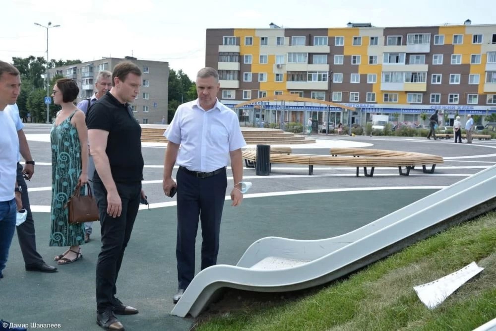 Сергей Пахомов и Александр Легков проверили благоустройство на площади Пухова