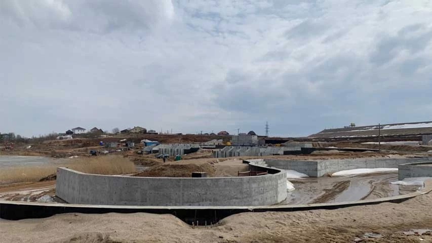 Инженерные конструкции начали возводить на территории комплекса гребного слалома в Сергиево-Посадском округе