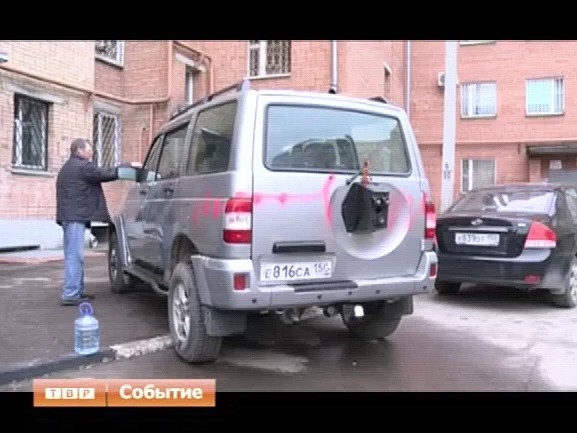 Весеннее обострение вандалов. В Зеленом переулке злоумышленники разрисовали краской почти полтора десятка автомобилей