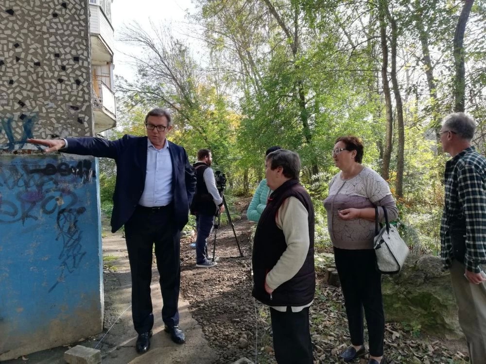 Негурица свернул строительство тротуара до голосования