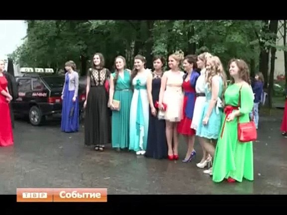 Выпускные в разгаре