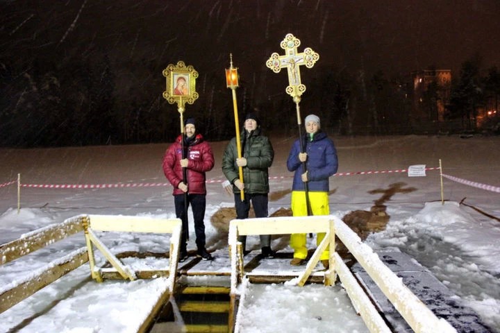 Олимпийские чемпионы окунулись в иордань в Пересвете