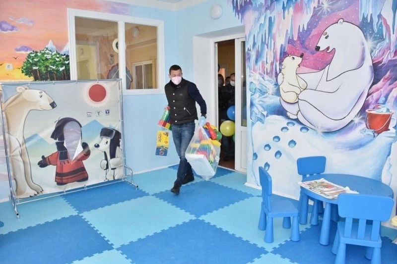 Депутаты Мособлдумы обновили игрушки в "Доброй комнате" РБ