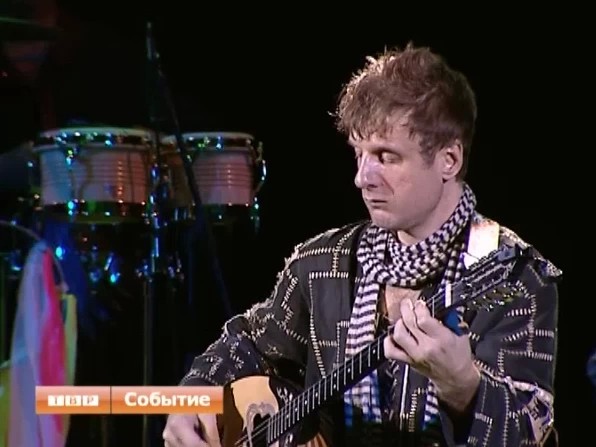 На концерте группы “ДиДюЛя” наш корреспондент выяснил - как же зовут знаменитого гитариста на самом деле