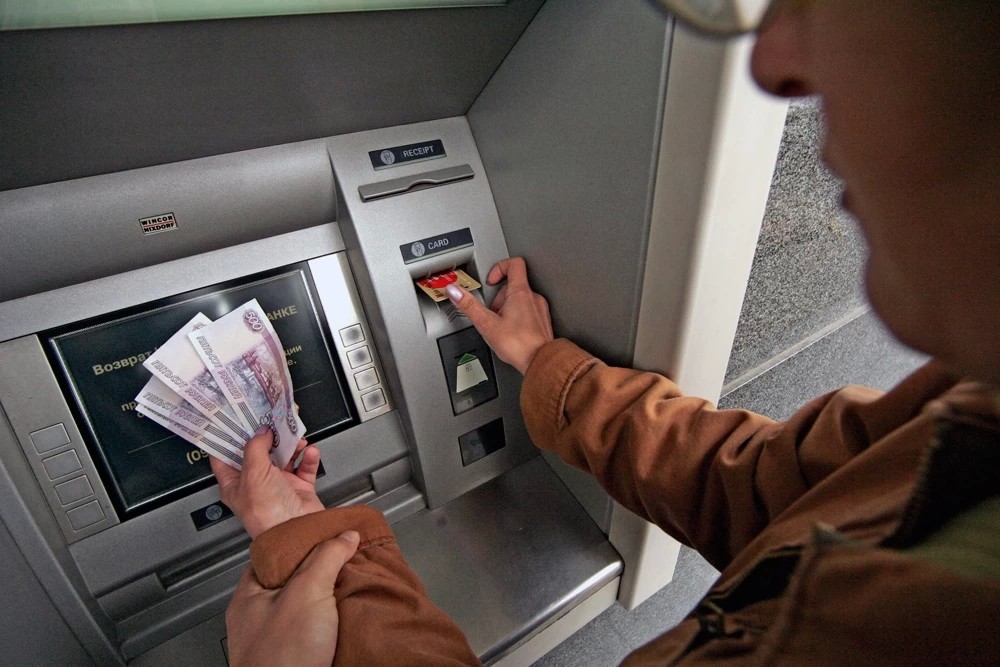 Мужчина обокрал друга в Пересвете 