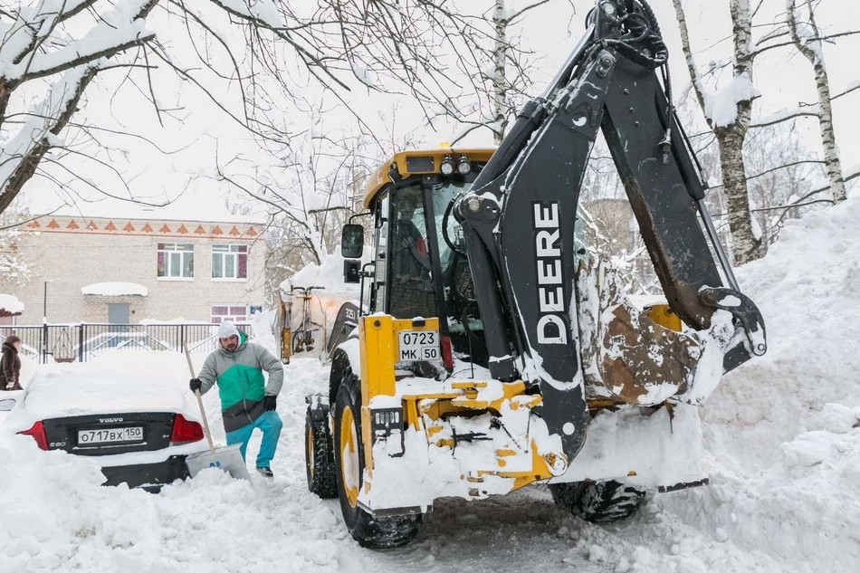 Выкопались из снежного плена