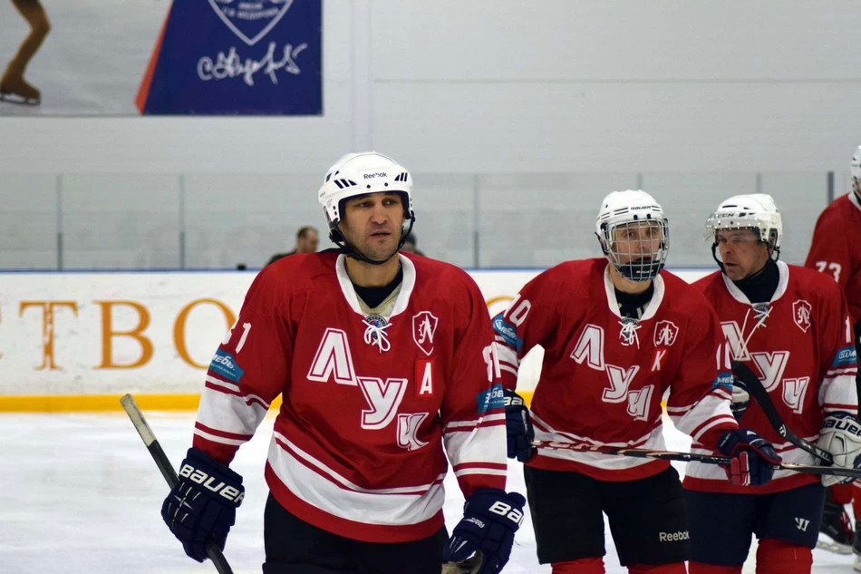 Хоккеисты «Луча» остались в тройке лидеров