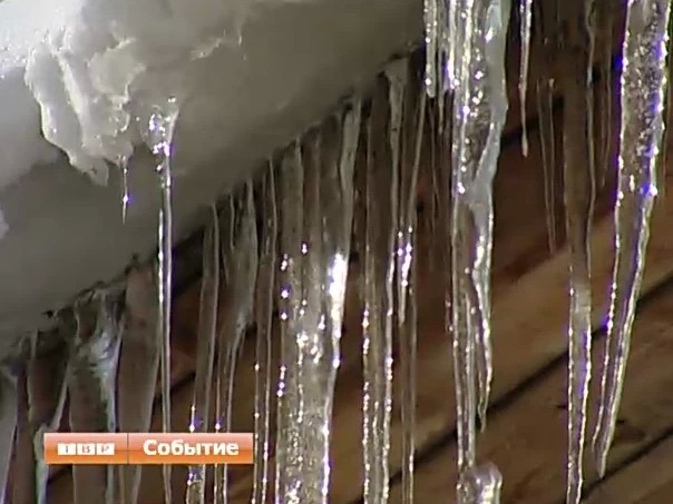 Весенние капризы на посадских крышах