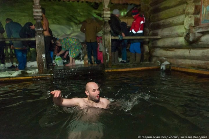 Крещенские купания на Гремячем ключе (фоторепортаж)