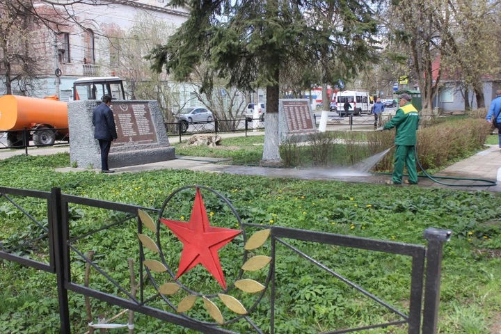 В Сергиевом Посаде мемориалы готовят к Дню Победы