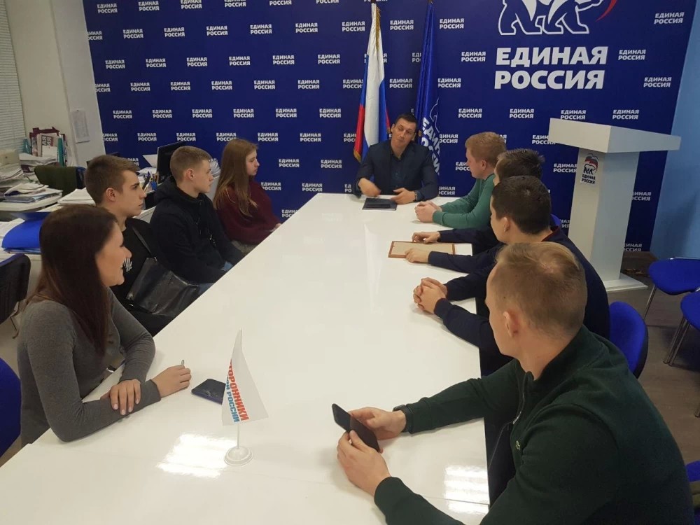 Александр Легков встретился с молодёжным парламентом Сергиева Посада 