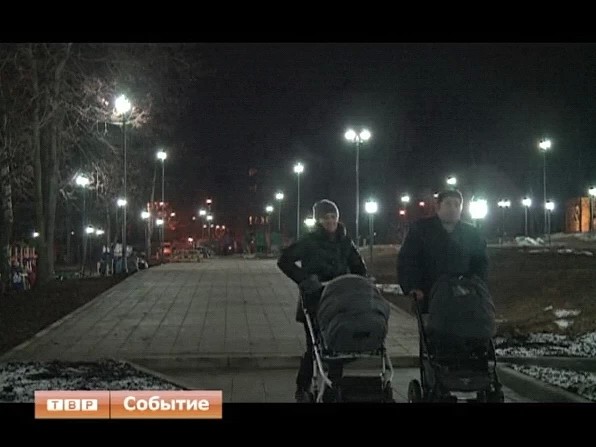 «Покровский» парк осветили