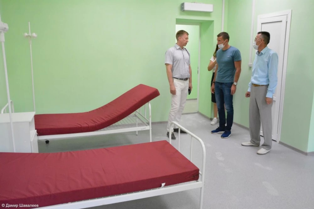 Александр Легков и главврач Сергиево-Посадской больницы проверили ремонт онкоцентра
