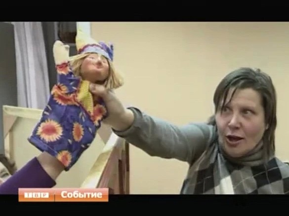 Петрушка учит частушки. Скоро Масленица!