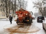 Снегоуборочная техника вышла на дороги района