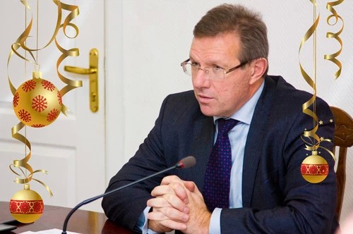 С наступающим Новым Годом и Рождеством!