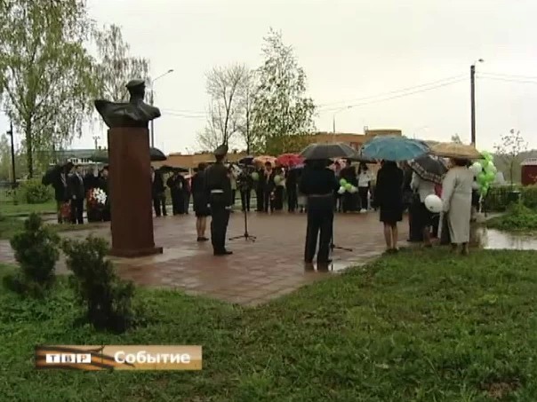 Командарму 1-й Ударной армии принесли цветы