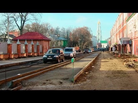 Укладка асфальта в центре Сергиева Посада продолжается