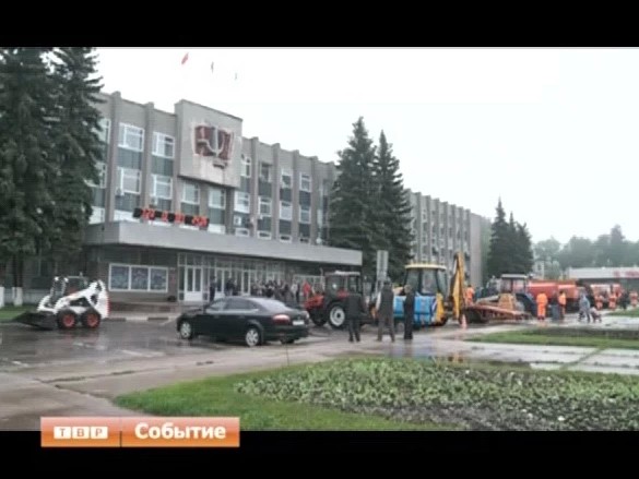 Парад дорожной техники на Советской площади