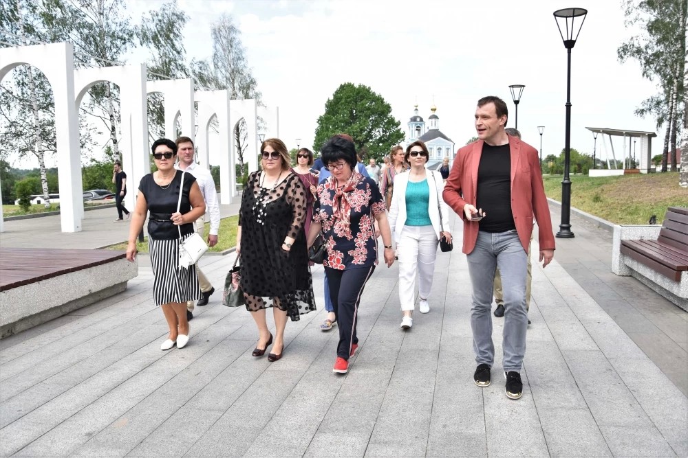 Сергей Пахомов провёл экскурсию депутатам