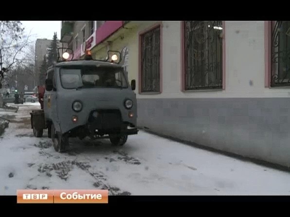 На дороги вышла снегоуборочная техника