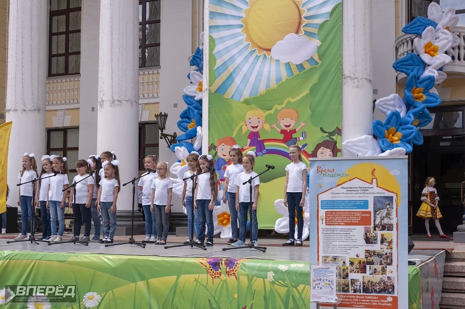 1 июня у ДК Гагарина отмечали детский праздник