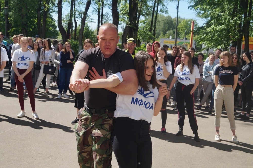 Студенты, полиция и Росгвардия собрались вместе