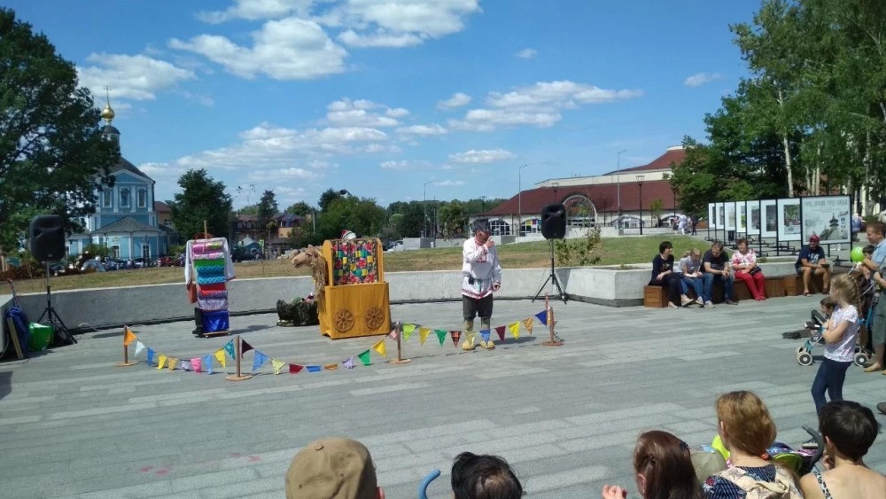 Театры вышли на улицу