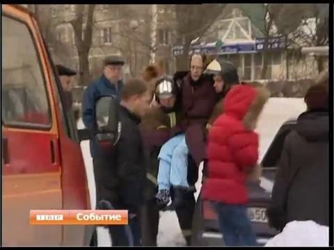Пожар в микрорайоне Углич. Огонь в двухэтажном доме тушили порядка 10 пожарных рассчетов