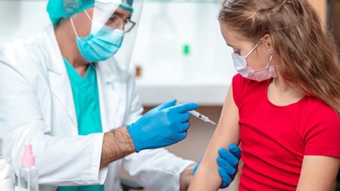 Начинаются испытания вакцины от коронавируса для детей в возрасте от 6 до 11 лет