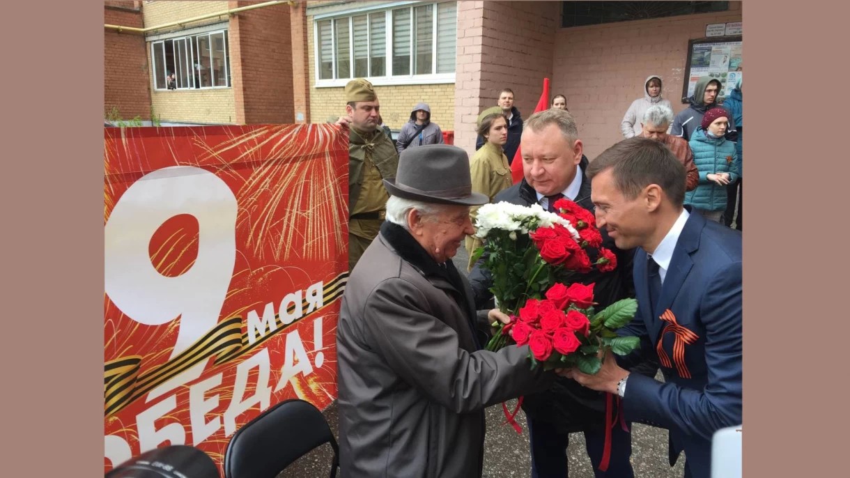 9 мая с утра проходят праздничные поздравления участников Великой Отечественной войны