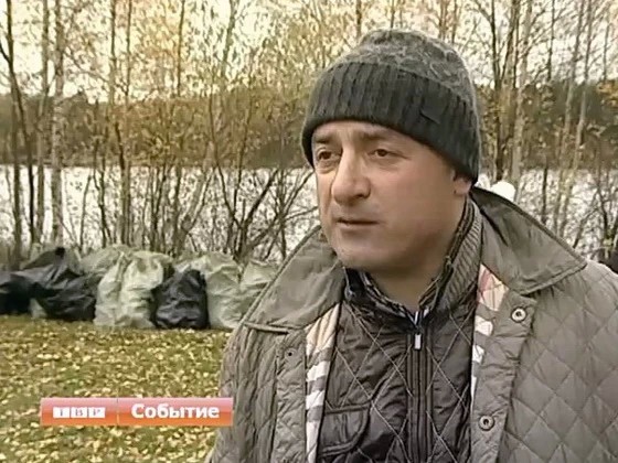 На районном субботнике чиновники постарались для отдыхающих и детей