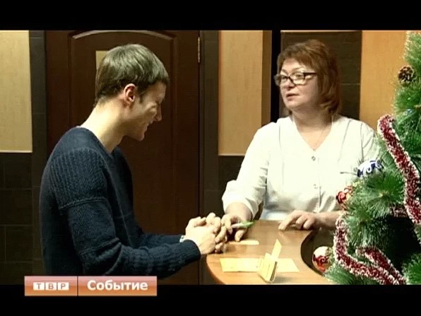 В стоматологической клинике "ДокаМед" не только елка напоминает о приближении Нового года
