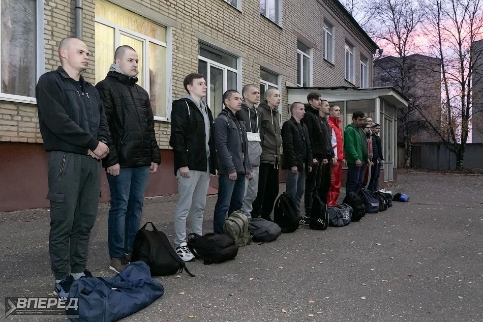Первые призывники уже в пути